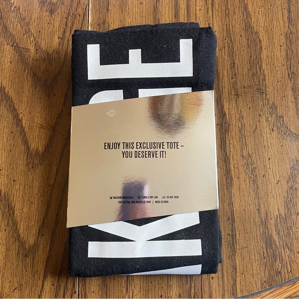 IL MAKIAGE Black Tote Bag
